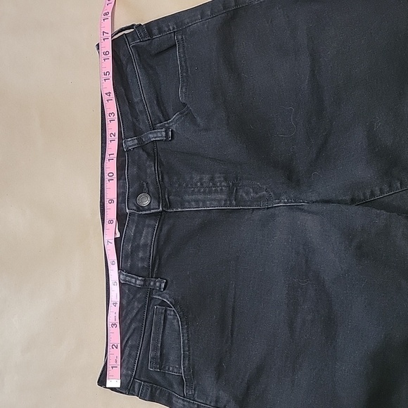 SO Size Jrs 15 / 32 Black Low Rise Bermuda Denim Shorts, Cuffed Hem, Gently Used - Picture 3 of 11